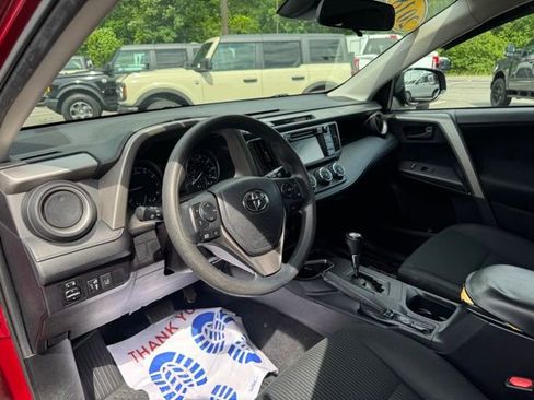 Used 2018 Toyota RAV4 LE FWD image 26