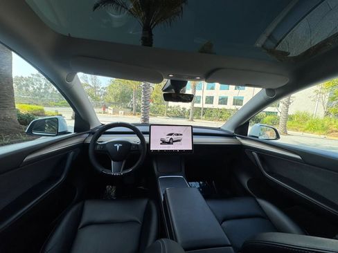 Used 2023 Tesla Model Y Long Range AWD/4WD image 26