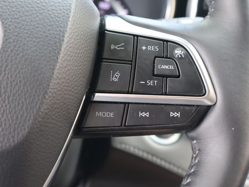 Used 2020 Toyota Highlander Limited FWD image 28