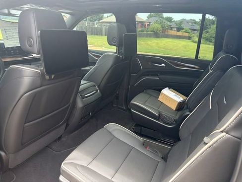 Certified 2024 Cadillac Escalade ESV Premium Luxury w/ Performance Package AWD/4WD image 21