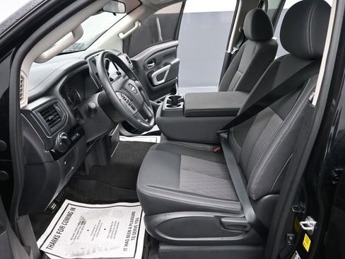 Used 2024 Nissan Titan SV image 11
