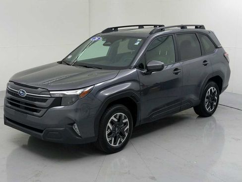 Used 2026 Subaru Forester Premium AWD/4WD image 4