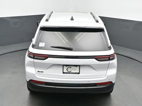 Used 2023 Jeep Grand Cherokee Altitude AWD/4WD image 40