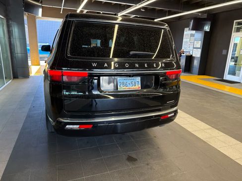 Used 2024 Jeep Wagoneer L Series II w/ Flexible Seating Group RWD image 17