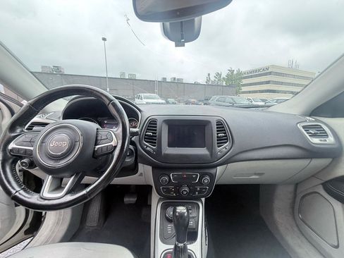 Used 2018 Jeep Compass Latitude w/ Popular Equipment Group AWD/4WD image 16