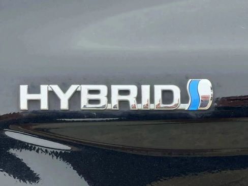 Used 2020 Toyota Camry XLE image 3