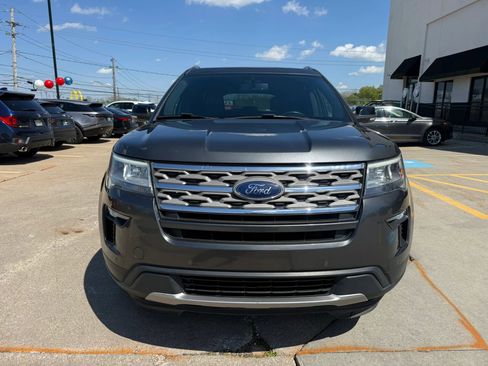 Used 2018 Ford Explorer XLT w/ Equipment Group 202A AWD/4WD image 2