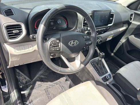 Used 2025 Hyundai Venue SEL FWD image 19