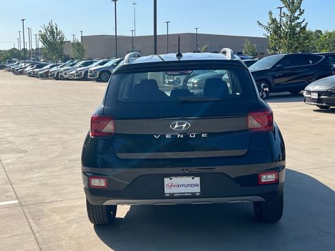 New 2026 Hyundai Venue SEL FWD image 10
