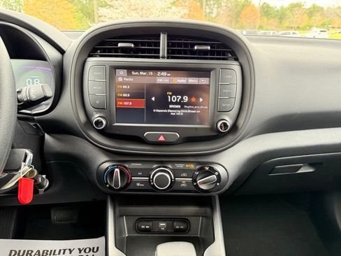 Used 2025 Kia Soul LX FWD image 18