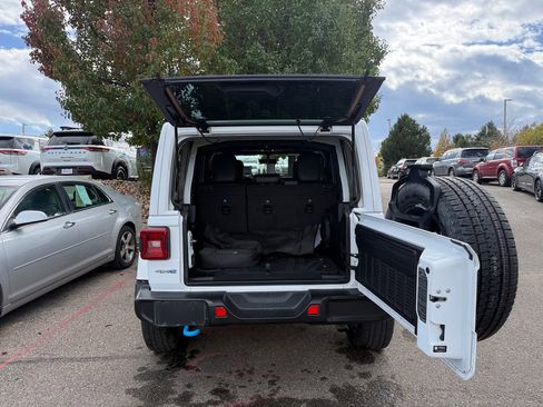 Used 2022 Jeep Wrangler Unlimited Sahara w/ Cold Weather Group image 19