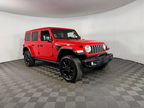 Used 2025 Jeep Wrangler Unlimited Sahara AWD/4WD image 10