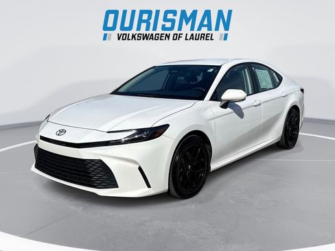 Used 2025 Toyota Camry LE FWD image 1