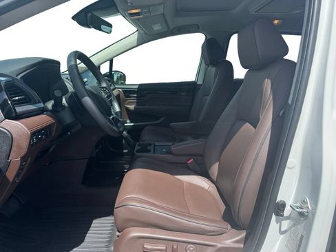 Used 2025 Honda Odyssey Touring image 9