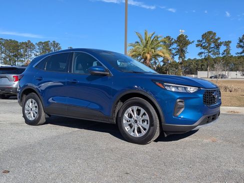 Certified 2023 Ford Escape Active w/ Tech Pack #2 image 3