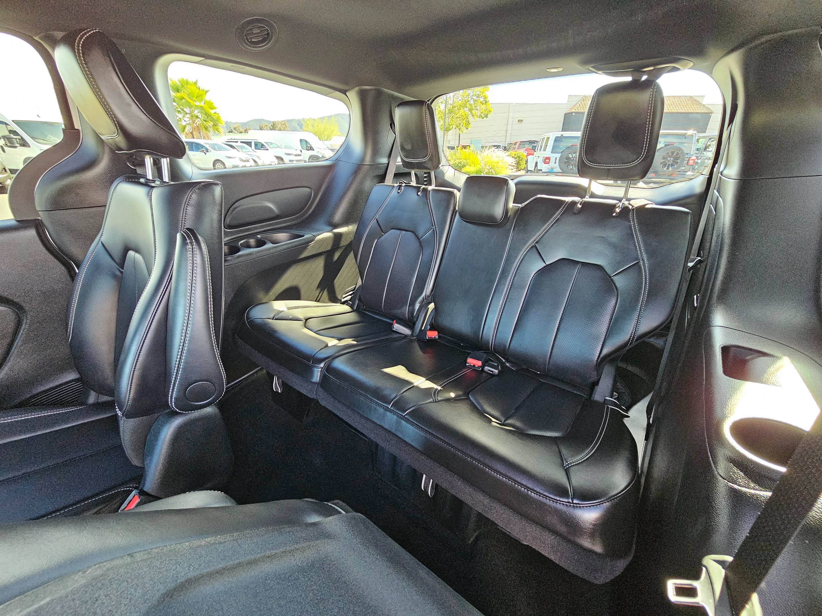 Used 2024 Chrysler Pacifica Limited FWD image 21