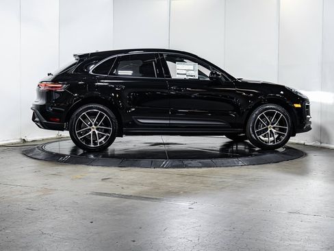 Certified 2025 Porsche Macan image 8