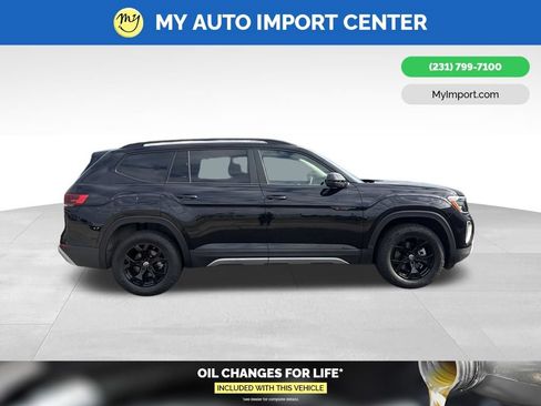 Used 2025 Volkswagen Atlas Peak Edition SE AWD/4WD image 7