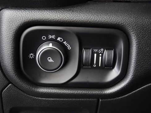 Used 2019 RAM 1500 Tradesman AWD/4WD image 17