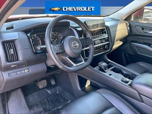 Used 2023 Nissan Pathfinder SL w/ SL Premium Package image 17