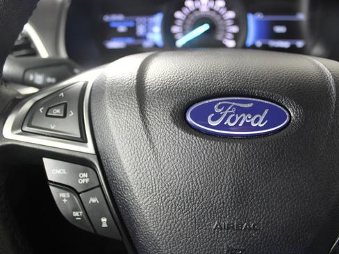 Certified 2024 Ford Edge SEL image 18