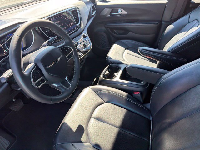 Used 2025 Chrysler Pacifica Select FWD image 19