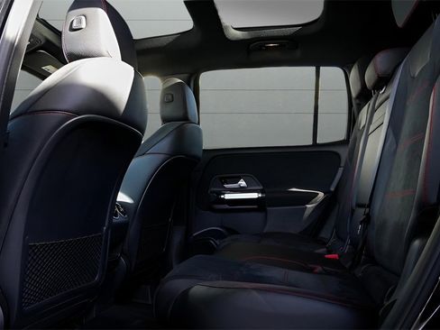 Used 2021 Mercedes-Benz GLB 250 GLB 250 image 48