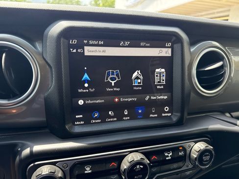 Used 2023 Jeep Wrangler Unlimited Sahara AWD/4WD image 19