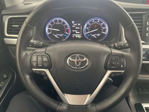 Used 2019 Toyota Highlander XLE image 15