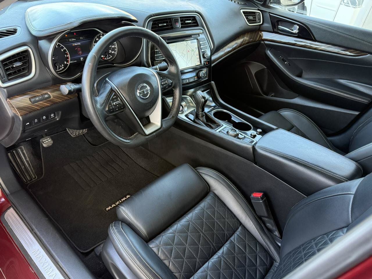 Used 2016 Nissan Maxima Platinum w/ Interior Lighting Package FWD image 11
