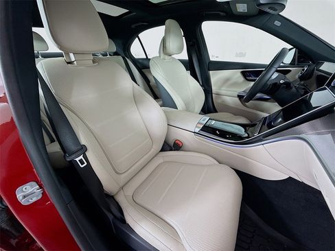 Used 2025 Mercedes-Benz C 300 4MATIC Sedan image 29