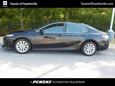 Used 2020 Toyota Camry LE FWD image 2