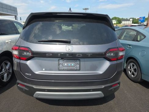 Used 2025 Honda Pilot EX-L image 3