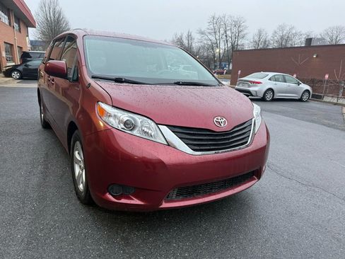 Used 2012 Toyota Sienna LE image 8