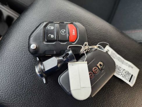 Used 2024 Jeep Gladiator Rubicon w/ Safety Group AWD/4WD image 27
