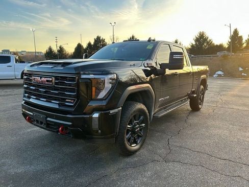 Used 2024 GMC Sierra 2500 AT4 w/ AT4 Premium Plus Package image 3