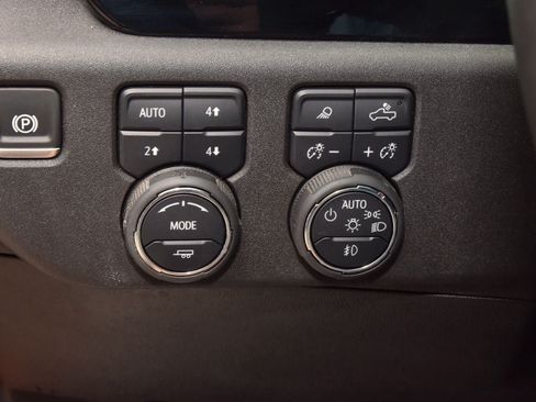 Used 2025 Chevrolet Silverado 1500 LTZ AWD/4WD image 26
