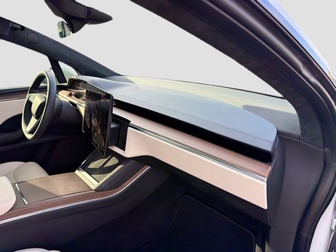 Used 2024 Tesla Model X Base image 14