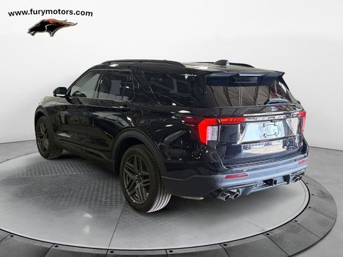 Used 2025 Ford Explorer ST image 5