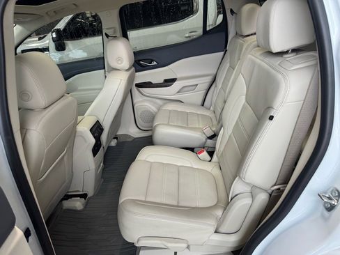 Used 2023 GMC Acadia Denali w/ Denali Technology Package image 17