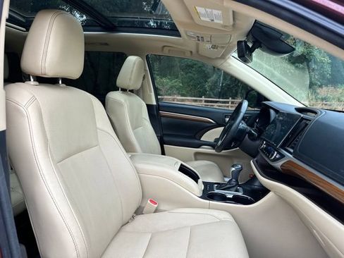 Used 2017 Toyota Highlander Limited Platinum AWD/4WD image 24