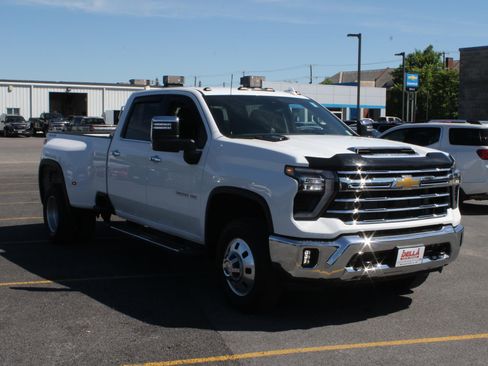 Used 2024 Chevrolet Silverado 3500 LTZ w/ LTZ Convenience Package AWD/4WD image 3