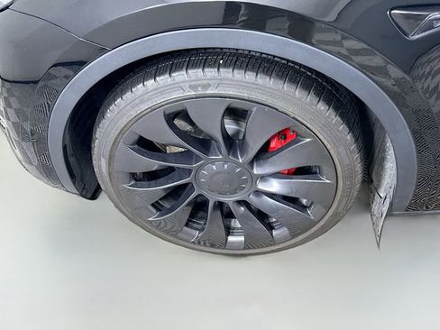 Used 2023 Tesla Model Y Performance image 25