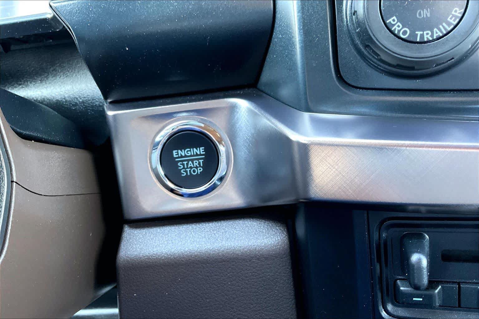 Used 2023 Ford F350 King Ranch AWD/4WD image 32