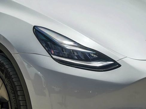 Used 2023 Tesla Model Y Long Range AWD/4WD image 4