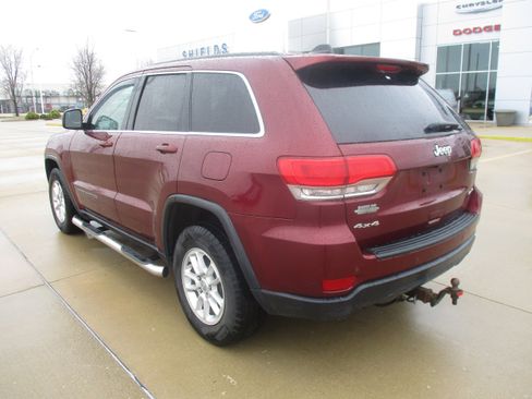Used 2018 Jeep Grand Cherokee Laredo image 3
