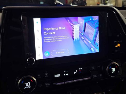 Used 2023 Toyota Highlander LE image 30