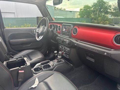 Used 2018 Jeep Wrangler Unlimited Rubicon AWD/4WD image 2
