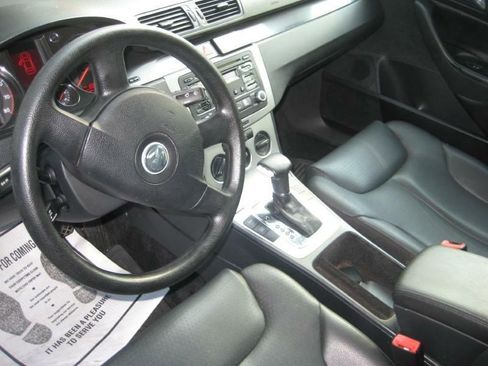 Used 2006 Volkswagen Passat Value Edition image 5