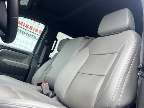 Used 2025 GMC Sierra 1500 SLT AWD/4WD image 11